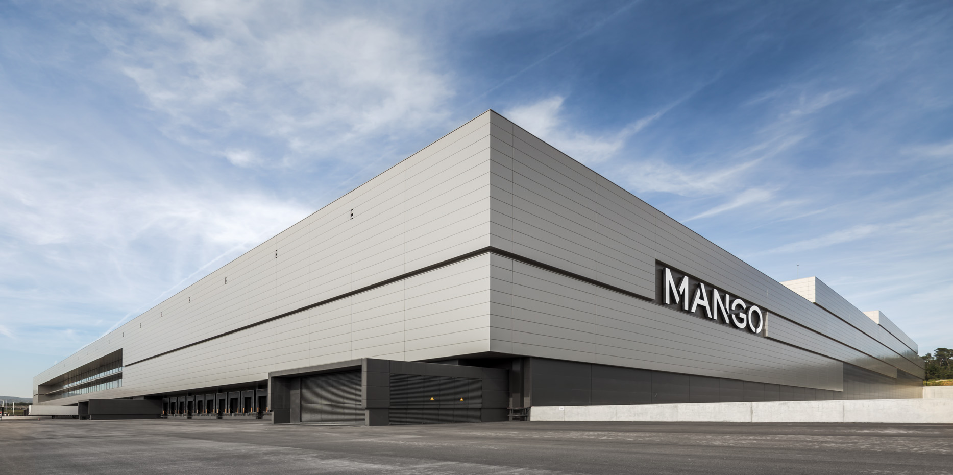 Highly automated distribution centre for Mango | TGW