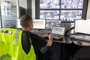 [Translate to France:] Controls Room in a Fulfillment Center