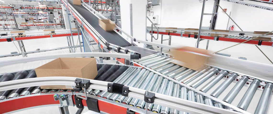 [Translate to North America:] warehouse management system conveyor systems
