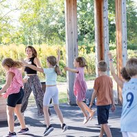 Die Kinder bei einem Ausflug im TGW Activity Garden