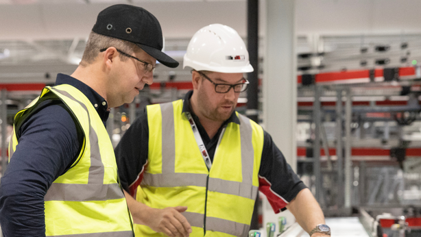 [Translate to North America:] logistics support