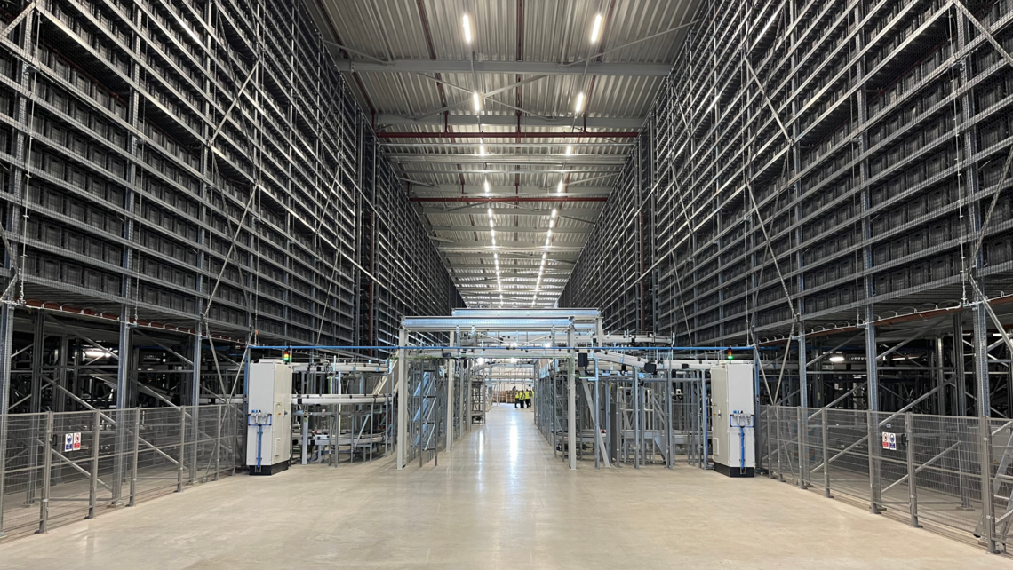 Overview of the distribution center at LKQ in Berkel en Rodenrijs, the Netherlands | TGW Logistics