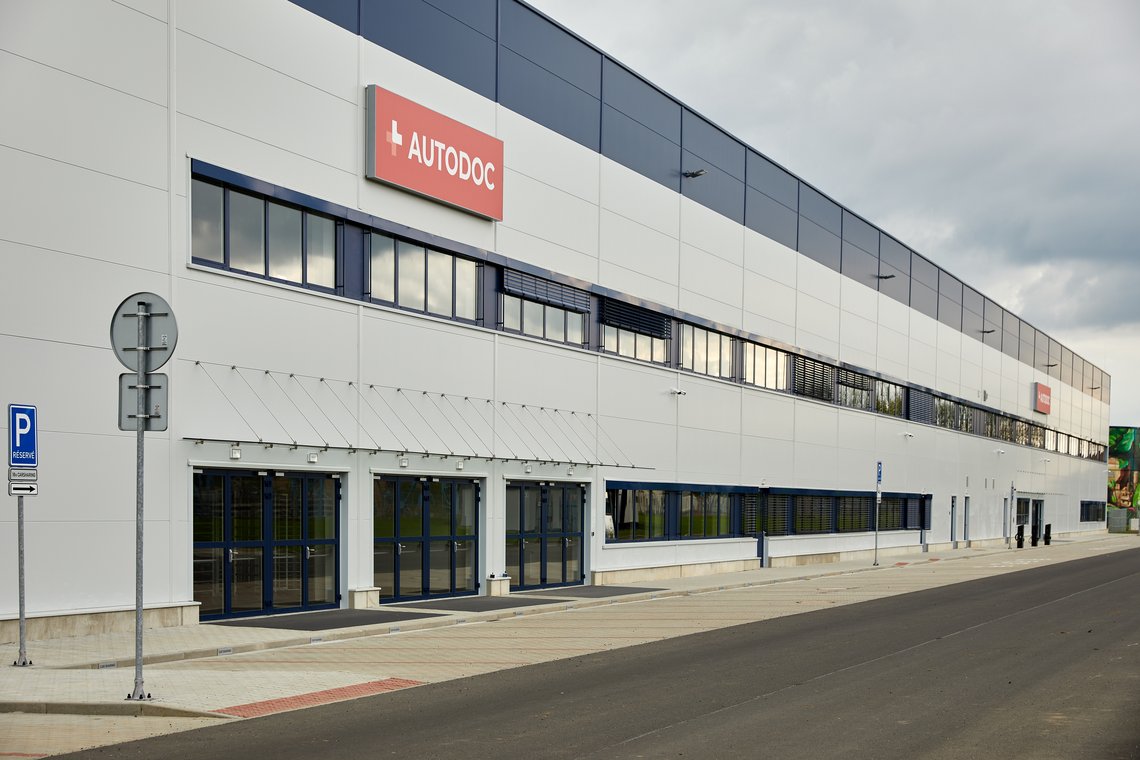 [Translate to Italy:] Outside View of the Fulfillment Center | © AUTODOC