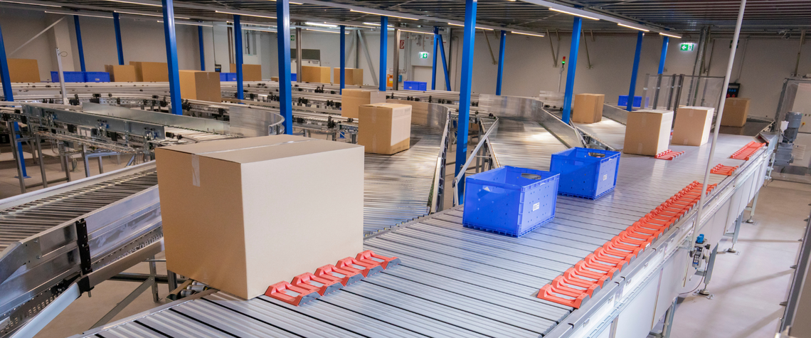 [Translate to North America:] warehouse operations for packaging
