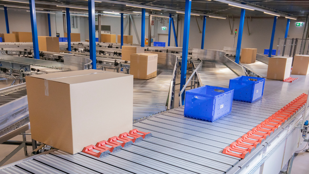 [Translate to North America:] warehouse operations for packaging